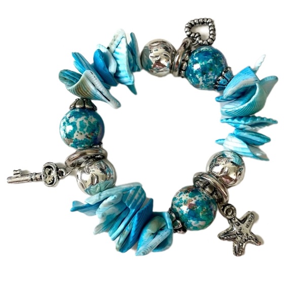 Coastal Blue Seashell Charm Beaded Bracelet Gift - Picture 1 of 3